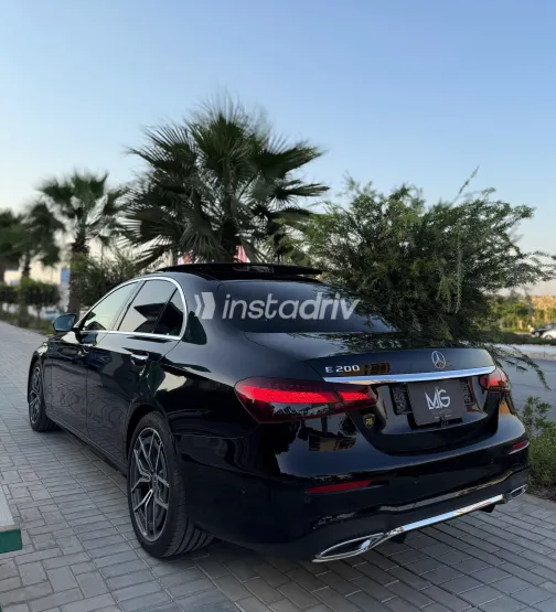 مرسيدس E 200 2022 أسود أوتوماتيك مستعملة للبيع في القاهرة الكبرى ( القاهرة - الجيزة) - 5