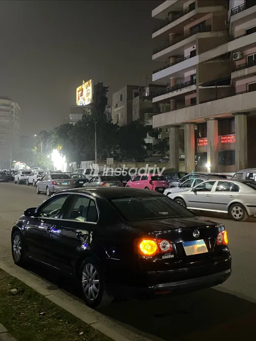 Volkswagen Jetta 2011 Black Automatic Used for Sale in Greater Cairo ( Cairo + Giza) - 2