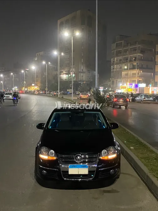 Volkswagen Jetta 2011 Black Automatic Used for Sale in Greater Cairo ( Cairo + Giza) - 5
