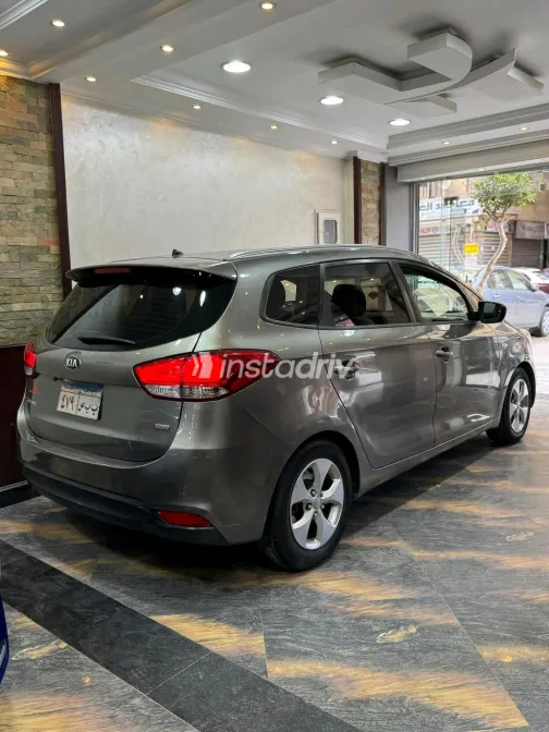 Kia Carens 2016 Gray Automatic Used for Sale in Greater Cairo ( Cairo + Giza) - 4