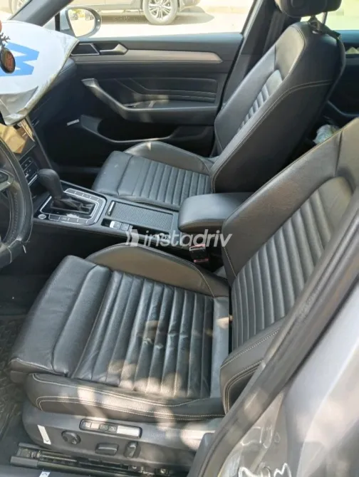 Volkswagen Passat 2023 Silver Automatic Used for Sale in Greater Cairo ( Cairo + Giza) - 3