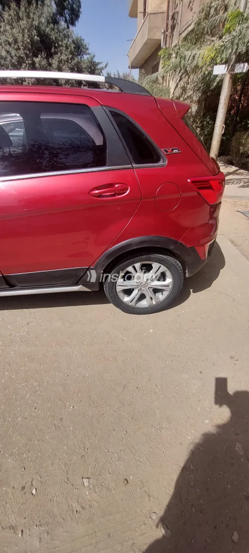 Senova X25 2017 Red Automatic Used for Sale in Greater Cairo ( Cairo + Giza) - 5