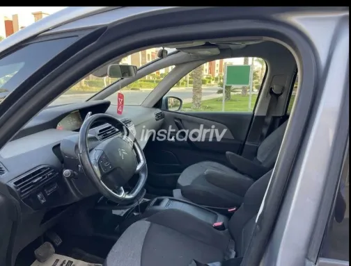Citroën C4 Grand Picasso 2018 Silver Automatic Used for Sale in Greater Cairo ( Cairo + Giza) - 1