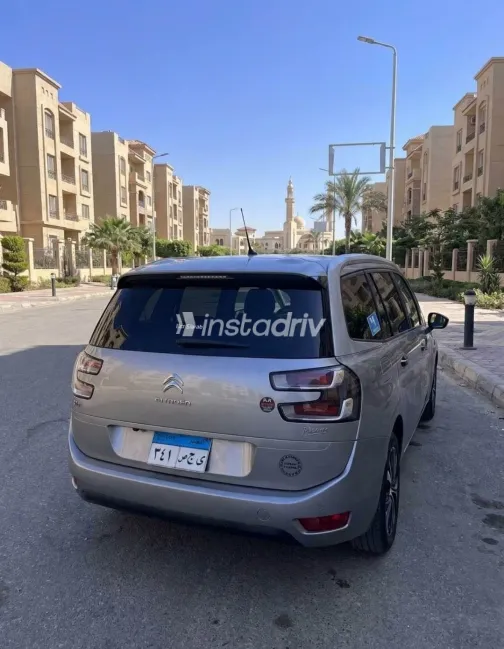 Citroën C4 Grand Picasso 2018 Silver Automatic Used for Sale in Greater Cairo ( Cairo + Giza) - 2