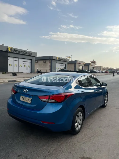 Hyundai Elantra MD 2016 Blue Manual Used for Sale in Greater Cairo ( Cairo + Giza) - 2