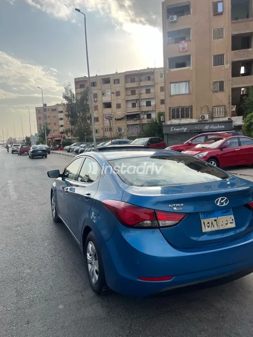 Hyundai Elantra MD 2016 Blue Manual Used for Sale in Greater Cairo ( Cairo + Giza) - 5