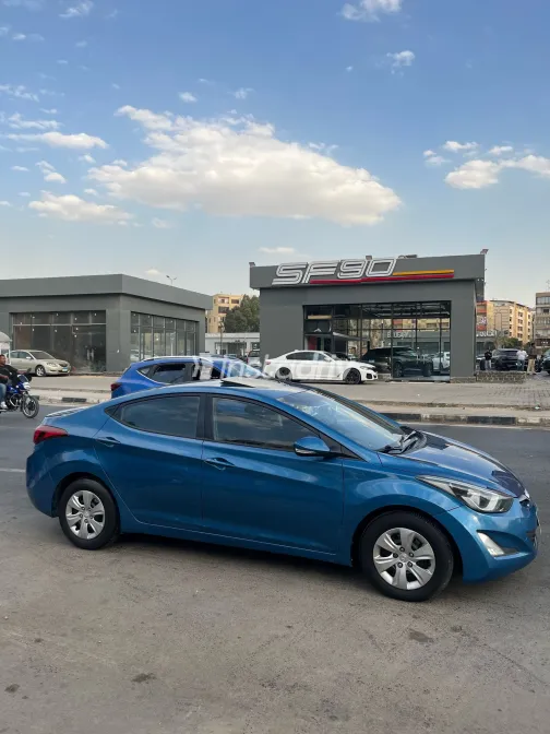 Hyundai Elantra MD 2016 Blue Manual Used for Sale in Greater Cairo ( Cairo + Giza) - 8