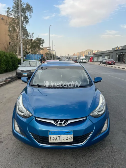 Hyundai Elantra MD 2016 Blue Manual Used for Sale in Greater Cairo ( Cairo + Giza) - 9