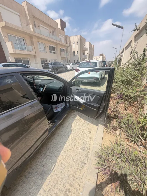 هيونداي اكسنت RB 2024 رمادي غامق أوتوماتيك مستعملة للبيع في القاهرة الكبرى ( القاهرة - الجيزة) - 3