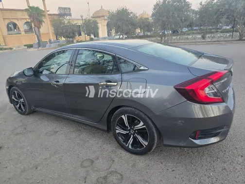 Honda Civic 2018 Gray Automatic Used for Sale in Greater Cairo ( Cairo + Giza) - 4
