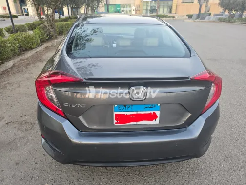 Honda Civic 2018 Gray Automatic Used for Sale in Greater Cairo ( Cairo + Giza) - 6