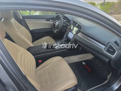 Honda Civic 2018 Gray Automatic Used for Sale in Greater Cairo ( Cairo + Giza) - 10