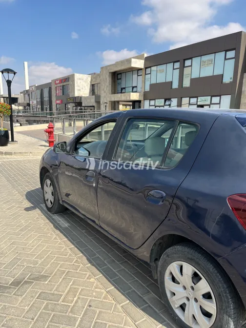 رينو سانديرو 2020 أزرق أوتوماتيك مستعملة للبيع في القاهرة الكبرى ( القاهرة - الجيزة) - 4
