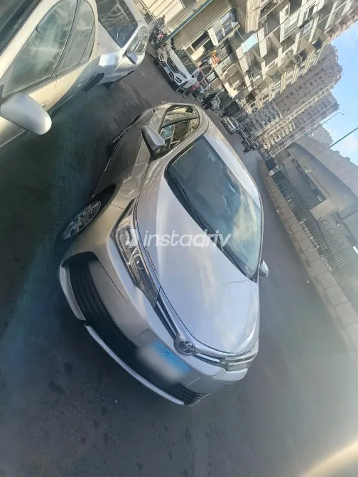 Toyota Corolla 2017 Silver Automatic Used for Sale in Greater Cairo ( Cairo + Giza) - 5