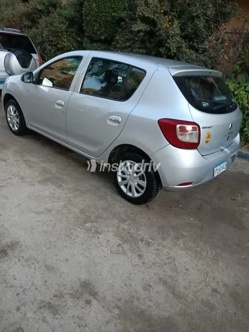 Renault Sandero 2016 Silver Automatic Used for Sale in Greater Cairo ( Cairo + Giza) - 1