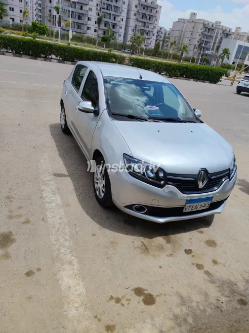 Renault Sandero 2016 Silver Automatic Used for Sale in Greater Cairo ( Cairo + Giza) - 2