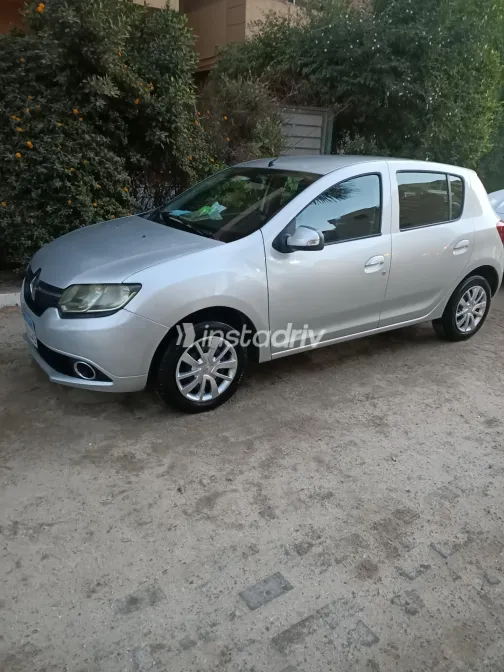 Renault Sandero 2016 Silver Automatic Used for Sale in Greater Cairo ( Cairo + Giza) - 4