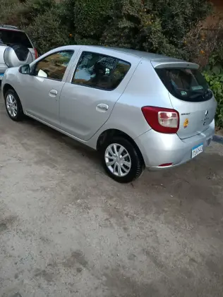 Renault Sandero 2016 Silver Automatic Used for Sale in Greater Cairo ( Cairo + Giza)