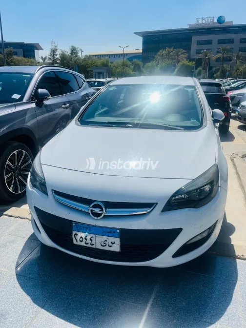 Opel Astra 2019 White Automatic Used for Sale in Greater Cairo ( Cairo + Giza) - 3