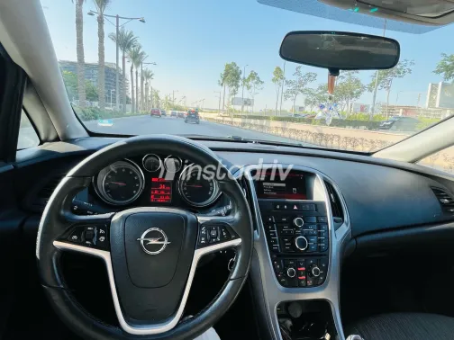 Opel Astra 2019 White Automatic Used for Sale in Greater Cairo ( Cairo + Giza) - 4