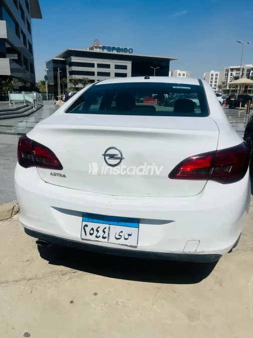 Opel Astra 2019 White Automatic Used for Sale in Greater Cairo ( Cairo + Giza) - 6