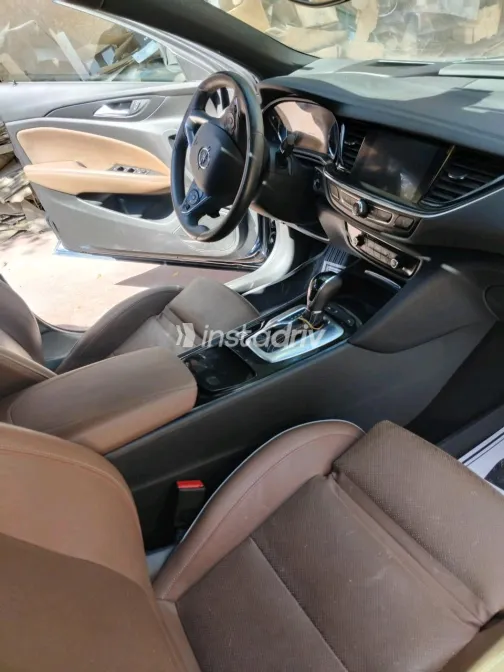 Opel Insignia 2020 White Automatic Used for Sale in Greater Cairo ( Cairo + Giza) - 5