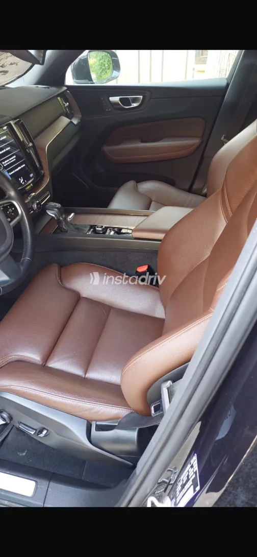 فولفو XC60 2021 أسود أوتوماتيك مستعملة للبيع في القاهرة الكبرى ( القاهرة - الجيزة) - 4