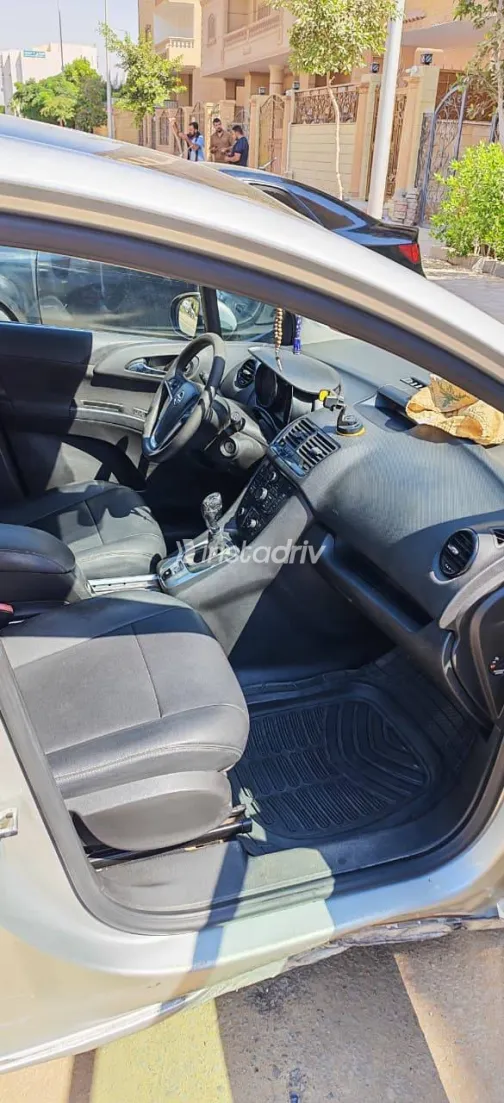 Opel Meriva 2016 Silver Automatic Used for Sale in Greater Cairo ( Cairo + Giza) - 5