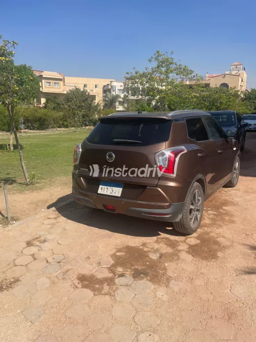 Ssang Yong Tivoli 2017 Brown Automatic Used for Sale in Greater Cairo ( Cairo + Giza) - 5