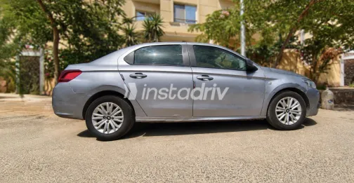 بيجو 301 2017 فضي أوتوماتيك مستعملة للبيع في القاهرة الكبرى ( القاهرة - الجيزة) - 4