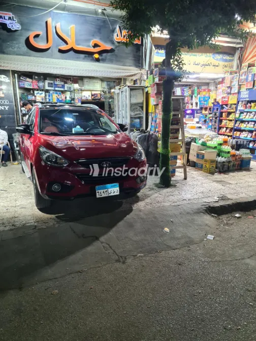 Hyundai IX 35 2015 Red Automatic Used for Sale in Greater Cairo ( Cairo + Giza) - 3