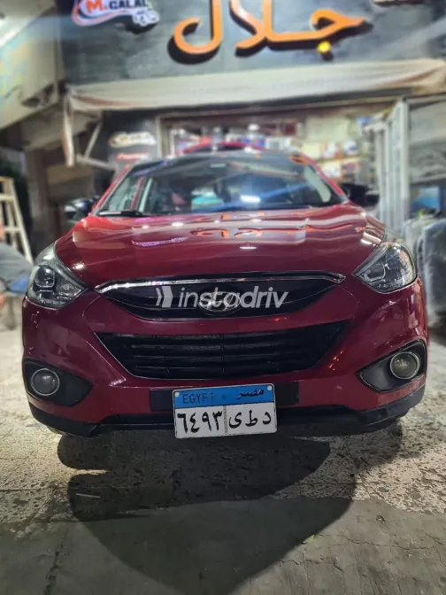 Hyundai IX 35 2015 Red Automatic Used for Sale in Greater Cairo ( Cairo + Giza) - 5