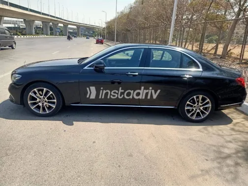 Mercedes E 200 2020 Black Automatic Used for Sale in Greater Cairo ( Cairo + Giza) - 4
