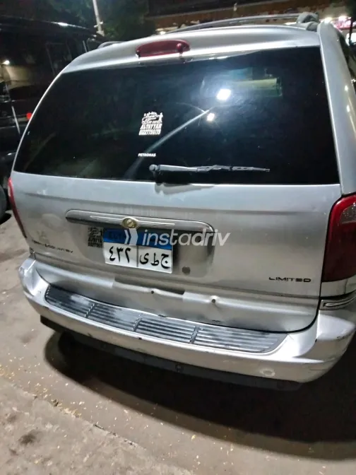Chrysler Town & Country 2007 Silver Automatic Used for Sale in Greater Cairo ( Cairo + Giza) - 1