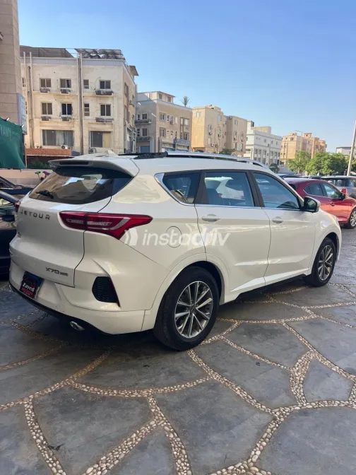 Jetour X70 2021 White Automatic Used for Sale in Greater Cairo ( Cairo + Giza) - 6