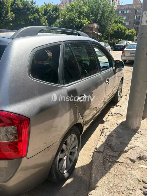 Kia Carens 2010 Bronze Automatic Used for Sale in Greater Cairo ( Cairo + Giza) - 3