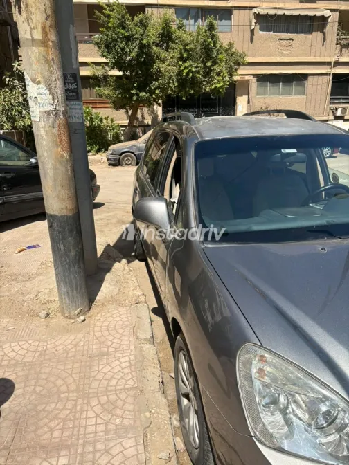 Kia Carens 2010 Bronze Automatic Used for Sale in Greater Cairo ( Cairo + Giza) - 4
