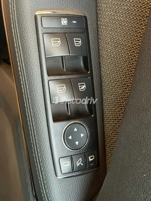 Mercedes E 200 2010 Black Automatic Used for Sale in Greater Cairo ( Cairo + Giza) - 5