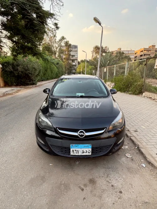 Opel Astra 2021 Black Automatic Used for Sale in Greater Cairo ( Cairo + Giza) - 3