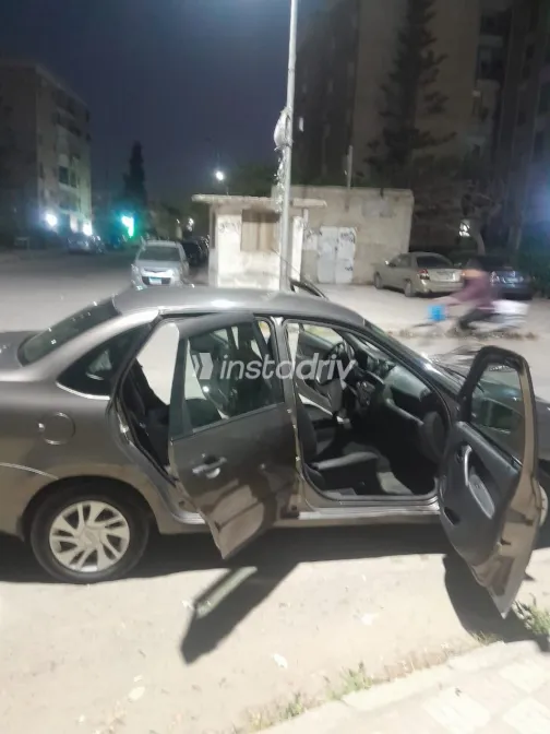 Lada Granta 2017 Gray Manual Used for Sale in Greater Cairo ( Cairo + Giza) - 3