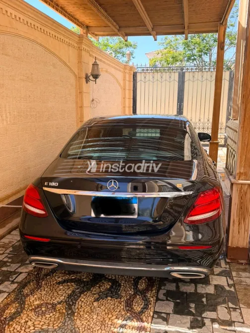 Mercedes E 180 2018 Black Automatic Used for Sale in Greater Cairo ( Cairo + Giza) - 6