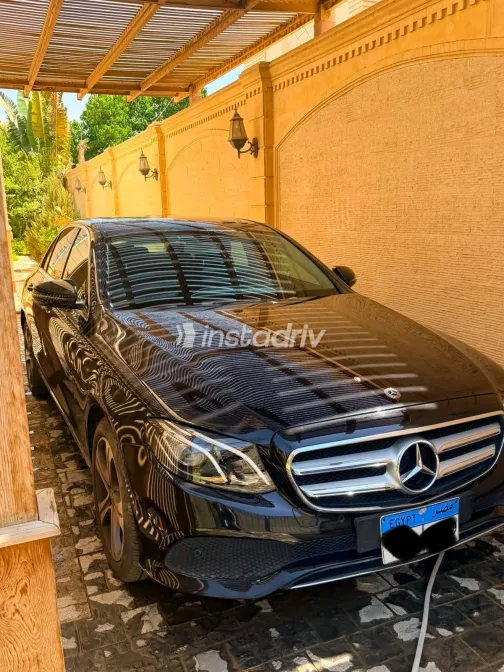 Mercedes E 180 2018 Black Automatic Used for Sale in Greater Cairo ( Cairo + Giza) - 7