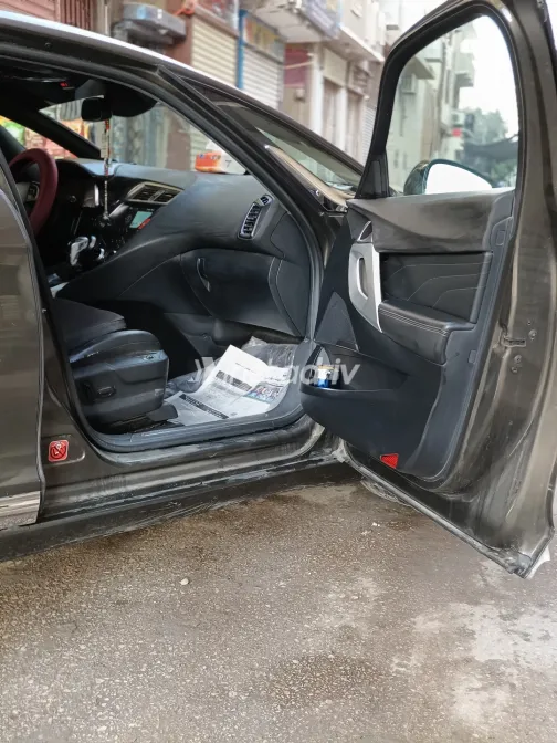 Ds DS5 2015 Bronze Automatic Used for Sale in Greater Cairo ( Cairo + Giza) - 3