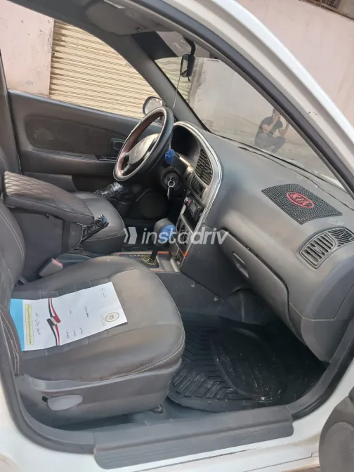 Kia Spectra 2001 White Automatic Used for Sale in Greater Cairo ( Cairo + Giza) - 3