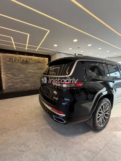 Jeep Grand Cherokee 2023 Black Automatic Used for Sale in Greater Cairo ( Cairo + Giza) - 6