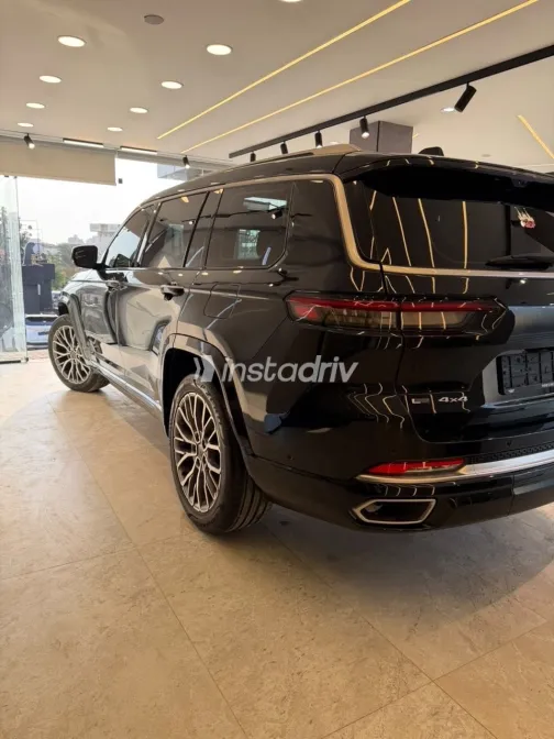 Jeep Grand Cherokee 2023 Black Automatic Used for Sale in Greater Cairo ( Cairo + Giza) - 7