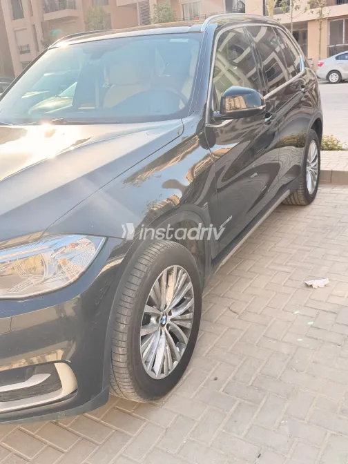 بي ام دبليو X5 2015 أسود أوتوماتيك مستعملة للبيع في القاهرة الكبرى ( القاهرة - الجيزة) - 4