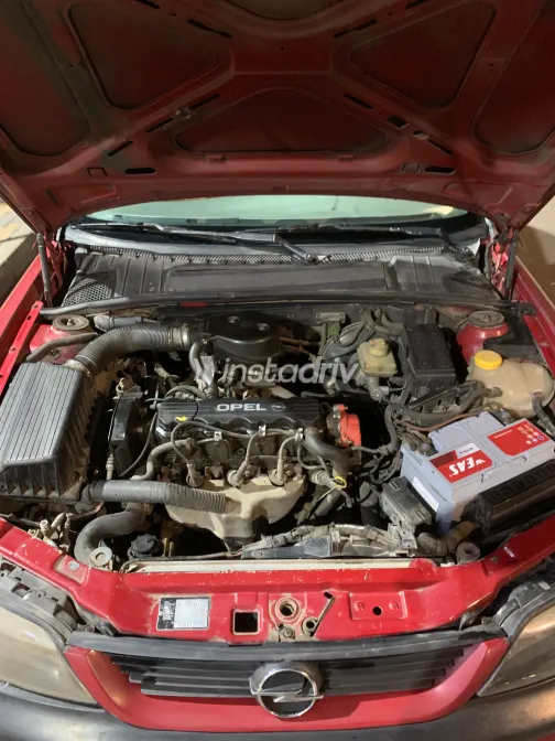 Opel Vectra 1997 Red Manual Used for Sale in Greater Cairo ( Cairo + Giza) - 7