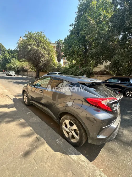 تويوتا C-HR 2019 رمادي يدوي مستعملة للبيع في القاهرة الكبرى ( القاهرة - الجيزة) - 2
