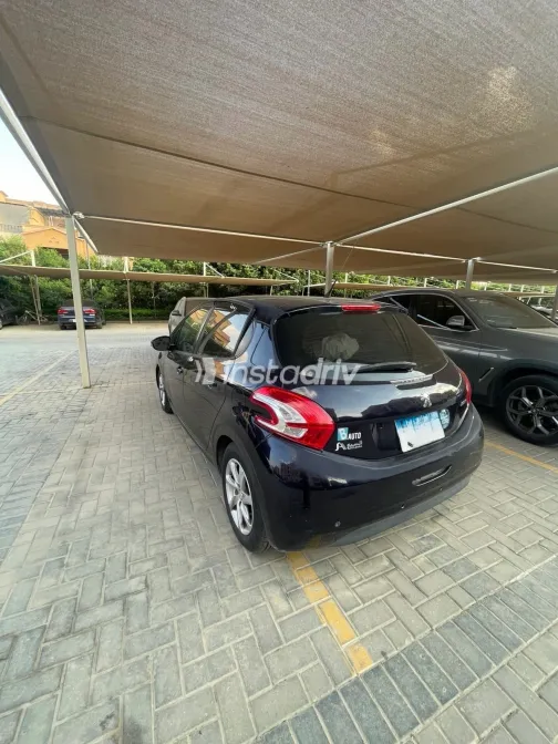 Peugeot 208 2015 White Automatic Used for Sale in Greater Cairo ( Cairo + Giza) - 1